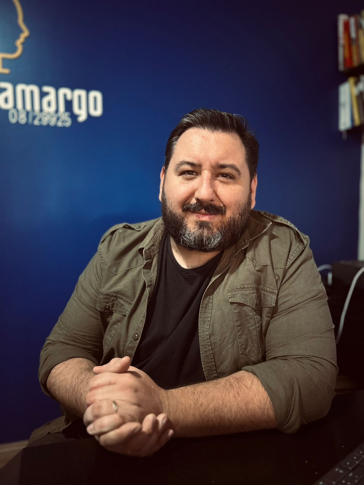 Matheus Camargo, psicólogo clínico, em seu consultório em Imbituva